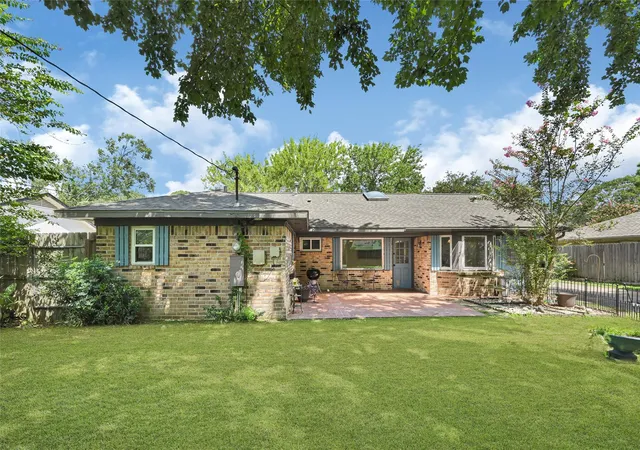 25th image of 307 Winding Rd, Friendswood, TX 77546 | MLS# 25855324