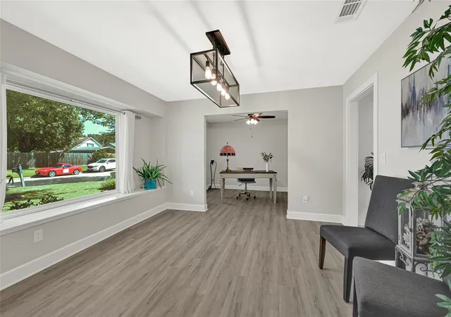5th image of 307 Winding Rd, Friendswood, TX 77546 | MLS# 25855324