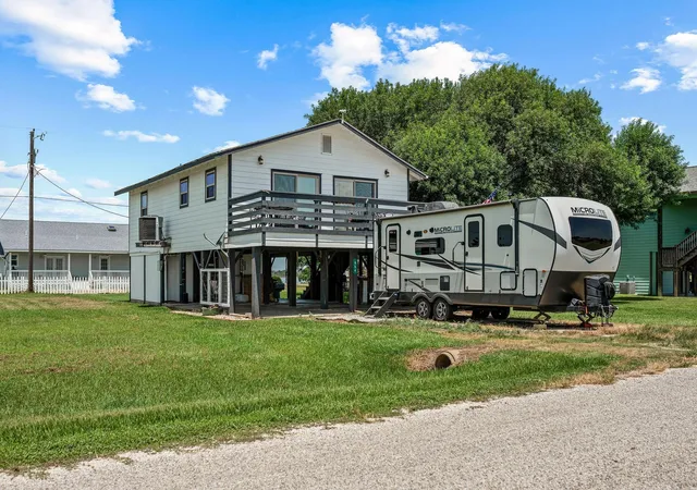 1st image of 654 Calumet Dr, Palacios, TX 77465 | MLS# 31164890