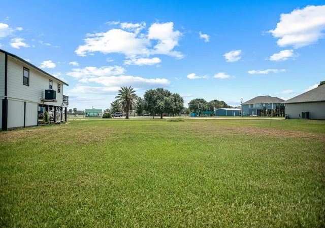 Photo 3 of Single family home for sale at 654 Calumet Dr, Palacios, TX 77465 | MLS# 31164890 | Listing updated on 2026-10-10