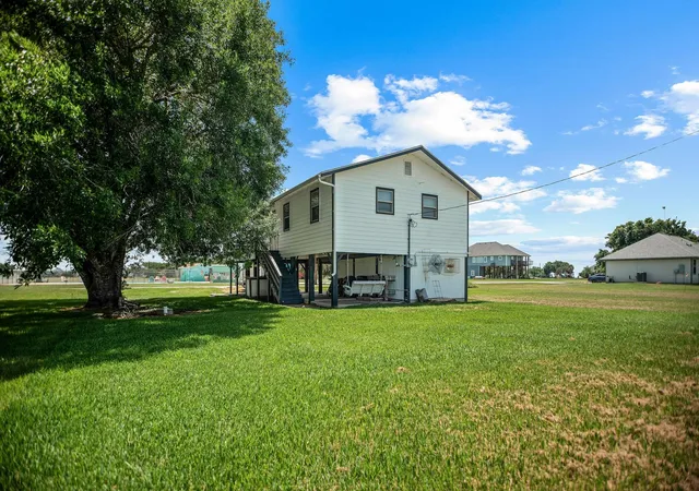 Photo 4 of Single family home for sale at 654 Calumet Dr, Palacios, TX 77465 | MLS# 31164890 | Listing updated on 2026-10-10