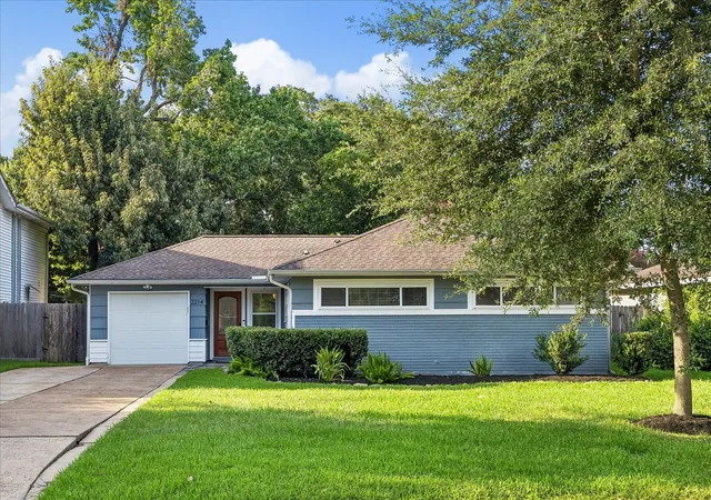 1st image of 2214 Saxon Dr, Houston, TX 77018 | MLS# 57015337