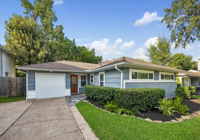 2nd image of 2214 Saxon Dr, Houston, TX 77018 | MLS# 57015337