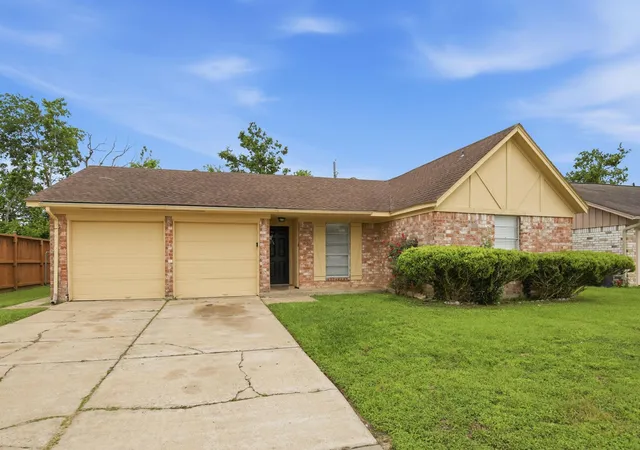 Photo 2 of Sale Pending at 15119 Bathurst Dr, Houston, TX 77053 | MLS# 61876684 | Listing updated on 2026-08-20