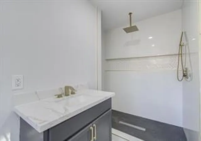 Photo 4 of Single family home for sale at 5230 W Bellfort Ave, Houston, TX 77035 | MLS# 98043060 | Listing updated on 2026-08-21