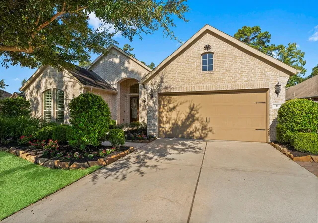 Photo 2 of Single family home for sale at 8 S Elderberry Trl, Montgomery, TX 77316 | MLS# 54723171 | Listing updated on 2026-06-06