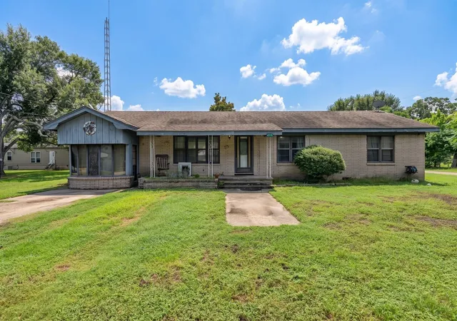 1st image of 413 3rd St, Somerville, TX 77879 | MLS# 54158142
