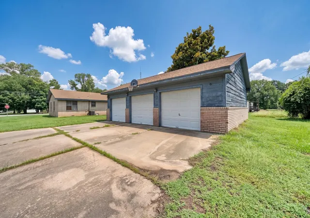 2nd image of 413 3rd St, Somerville, TX 77879 | MLS# 54158142