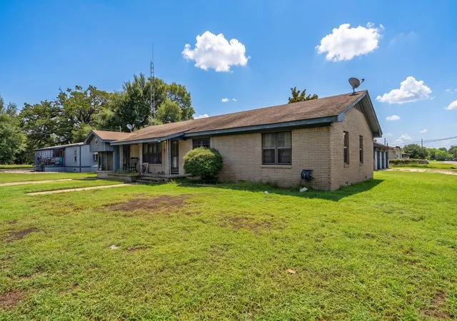 35th image of 413 3rd St, Somerville, TX 77879 | MLS# 54158142