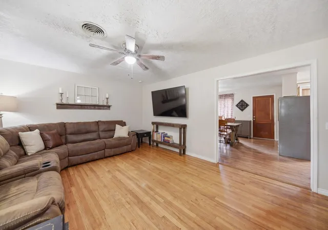 4th image of 413 3Rd St, Somerville, TX 77879 | MLS# 54158142