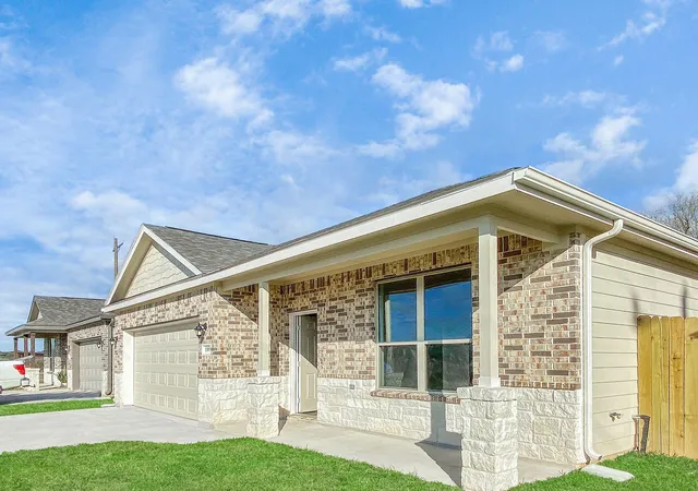 Photo 3 of Single family home for sale at 13055 Clearview Dr, Willis, TX 77318 | MLS# 57205107 | Listing updated on 2026-08-18