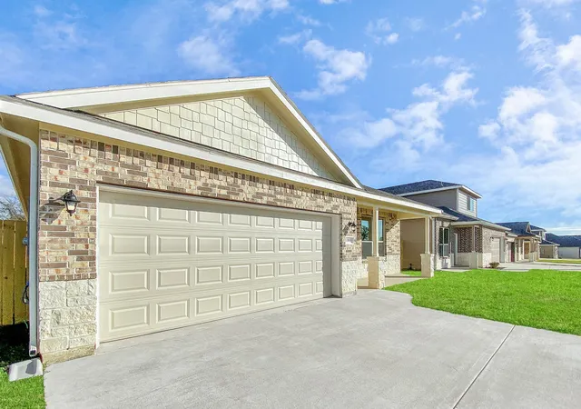 Photo 3 of Single family home for sale at 13055 Clearview Dr, Willis, TX 77318 | MLS# 57205107 | Listing updated on 2026-08-18