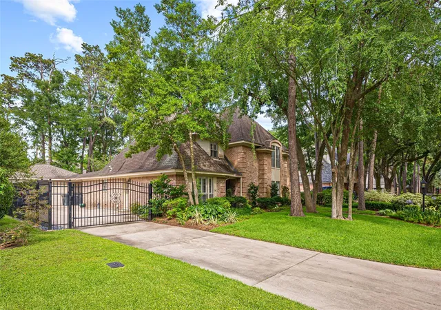 Photo 3 of Single family home for sale at 14010 Ct Of Regents, Houston, TX 77069 | MLS# 7764008 | Listing updated on 2026-09-07