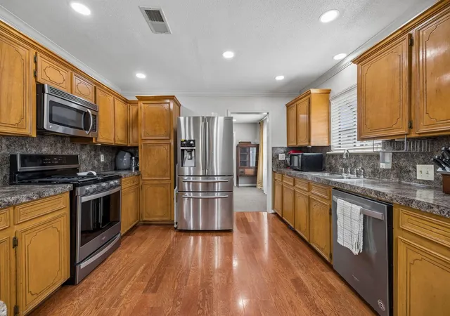 Photo 3 of Single family home for sale at 2206 Lee St, Houston, TX 77026 | MLS# 69176266 | Listing updated on 2026-09-03