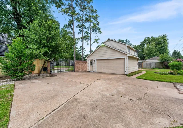Photo 4 of Single family home for sale at 12715 Big Stone Dr, Houston, TX 77066 | MLS# 67388232 | Listing updated on 2026-09-15