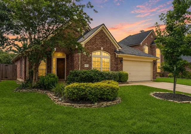 1st image of 3118 Valley Ct, Manvel, TX 77578 | MLS# 75360482