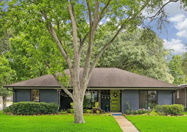 Homes for sale in Houston, TX | 9103 Timberside Dr, Houston, TX 77025 | MLS# 89401116