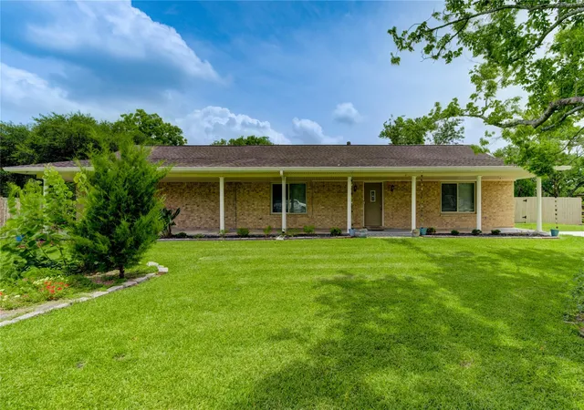 3rd image of 2465 Ryan Dr, Alvin, TX 77511 | MLS# 35111315