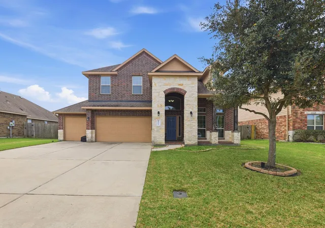 2nd image of 11626 Eagle Ridge Dr, Mont Belvieu, TX 77523 | MLS# 91534430