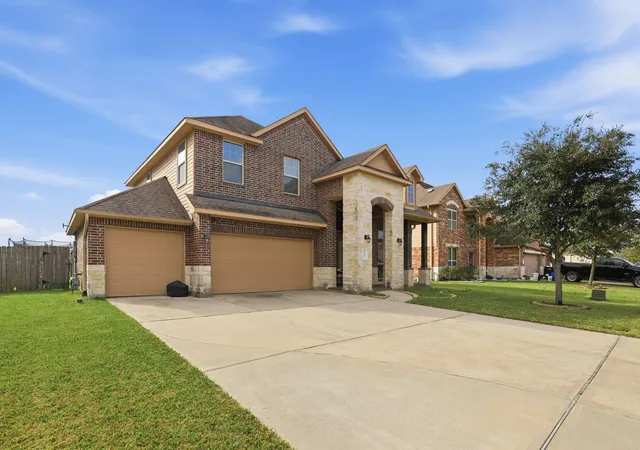 Photo 3 of Single family home for sale at 11626 Eagle Ridge Dr, Mont Belvieu, TX 77523 | MLS# 91534430 | Listing updated on 2026-09-16