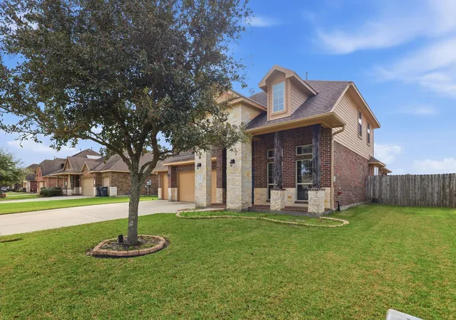 Photo 3 of Single family home for sale at 11626 Eagle Ridge Dr, Mont Belvieu, TX 77523 | MLS# 91534430 | Listing updated on 2026-09-16