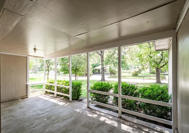 4th image of 412 Kentucky St, Liberty, TX 77575 | MLS# 46412245