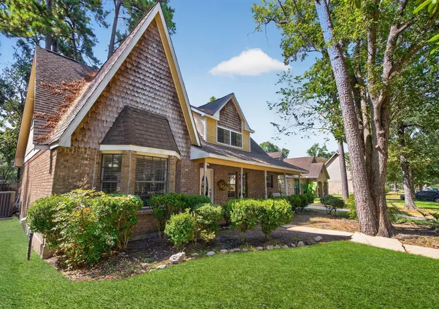 Photo 4 of Single family home for sale at 4018 Garden Lake Dr, Kingwood, TX 77339 | MLS# 14355645 | Listing updated on 2026-09-16