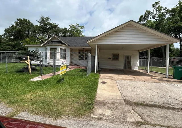 1st image of 307 Hafer St, Baytown, TX 77520 | MLS# 66149964