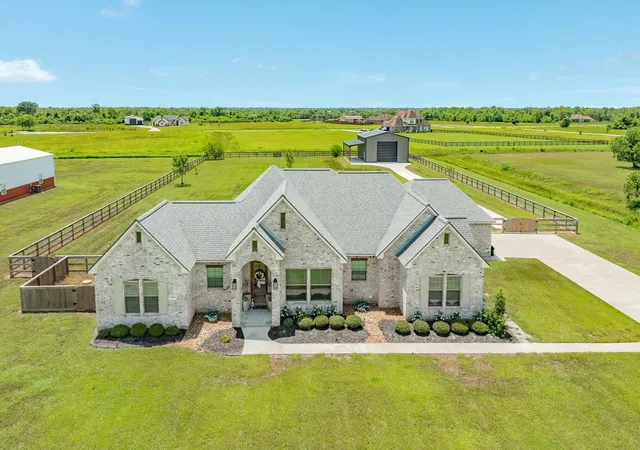 2nd image of 32819 Amberjack Dr, Richwood, TX 77515 | MLS# 25911759