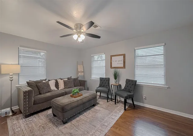 4th image of 2218 Silverbonnet St, Houston, TX 77055 | MLS# 17707087