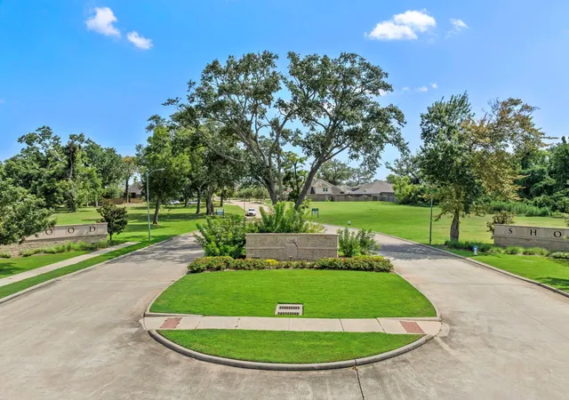 39th image of 126 Water Grass Trl, Clute, TX 77531 | MLS# 92329389