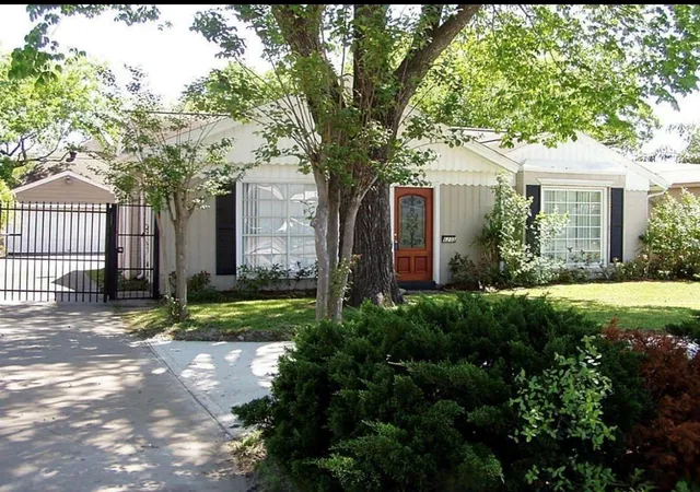 Photo 1 of Single family home for sale at 6203 S Rice Ave, Bellaire, TX 77401 | MLS# 54869000 | Listing updated on 2026-07-22
