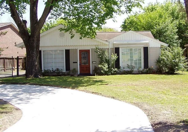 Photo 2 of Single family home for sale at 6203 S Rice Ave, Bellaire, TX 77401 | MLS# 54869000 | Listing updated on 2026-07-22