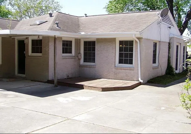 Photo 3 of Single family home for sale at 6203 S Rice Ave, Bellaire, TX 77401 | MLS# 54869000 | Listing updated on 2026-07-22