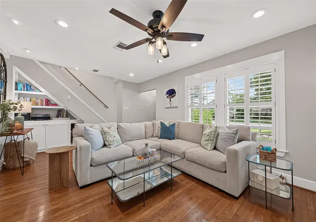 3rd image of 1530 Sue Barnett Dr, Houston, TX 77018 | MLS# 5681163