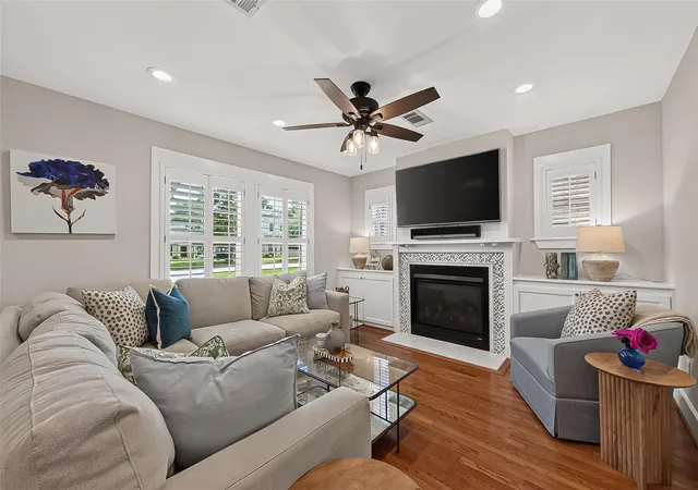 4th image of 1530 Sue Barnett Dr, Houston, TX 77018 | MLS# 5681163
