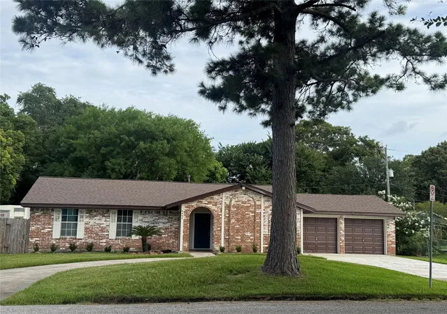 2nd image of 5002 Louise St, Seabrook, TX 77586 | MLS# 84069256