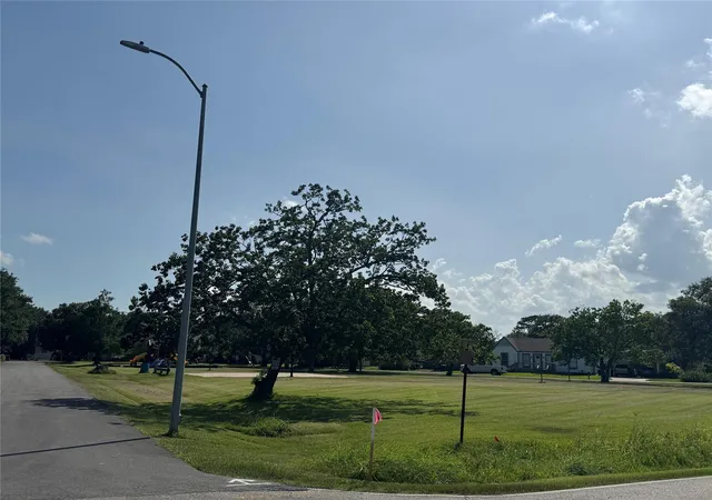 41st image of 5002 Louise St, Seabrook, TX 77586 | MLS# 84069256