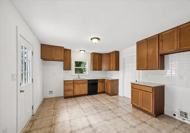 Photo 3 of Single family home for sale at 707 Oleander, Sealy, TX 77474 | MLS# 18476214 | Listing updated on 2026-08-04