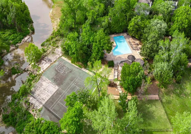 34th image of 20 Sugarberry Cir, Houston, TX 77024 | MLS# 35187020