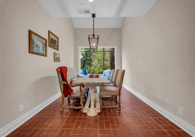 5th image of 20 Sugarberry Cir, Houston, TX 77024 | MLS# 35187020