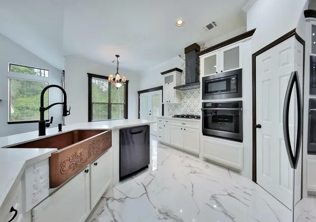 Photo 4 of Single family home for sale at 2283 Deer Cvs Trl, Kingwood, TX 77339 | MLS# 40278787 | Listing updated on 2026-09-08