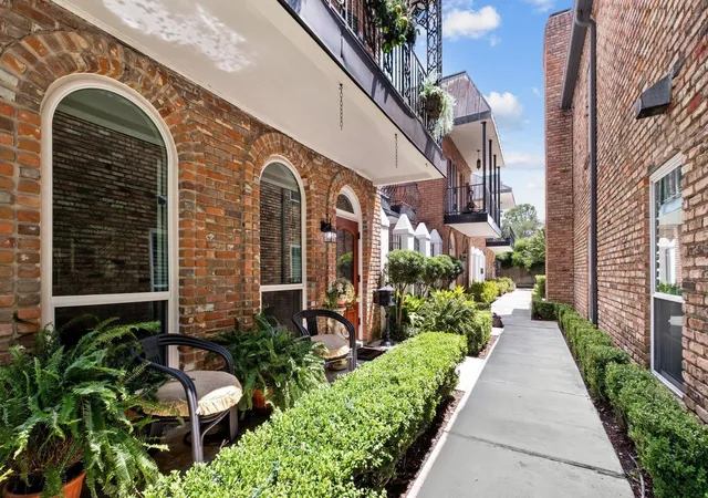 2nd image of 7929 Woodway Dr #4, Houston, TX 77063 | MLS# 89395818