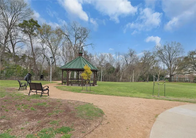 31st image of 7929 Woodway Dr #4, Houston, TX 77063 | MLS# 89395818