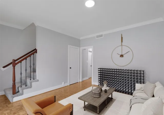 5th image of 7929 Woodway Dr, Houston, TX 77063