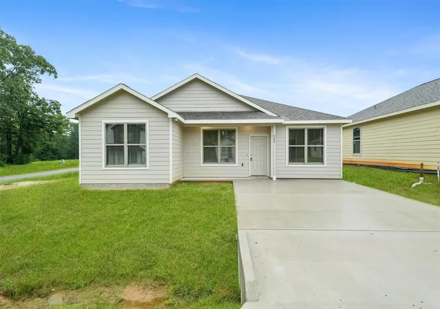 Photo 1 of Single family home for sale at 380 Byrd Dr, Lufkin, TX 75901 | MLS# 4237458 | Listing updated on 2026-09-17