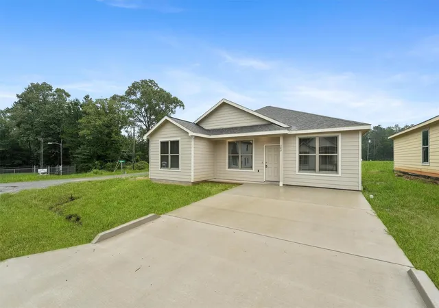 Photo 2 of Single family home for sale at 380 Byrd Dr, Lufkin, TX 75901 | MLS# 4237458 | Listing updated on 2026-09-17