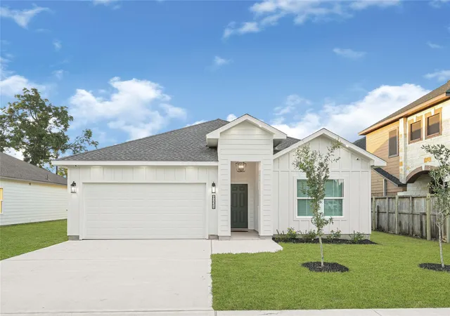 Photo 1 of Sale Pending at 8221 Tareyton Ln, Houston, TX 77075 | MLS# 68539533 | Listing updated on 2026-09-06