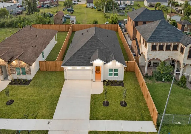 Photo 2 of Sale Pending at 8221 Tareyton Ln, Houston, TX 77075 | MLS# 68539533 | Listing updated on 2026-09-06
