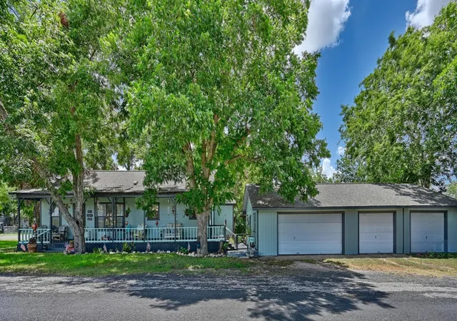 1st image of 411 Bohlmann Ave, Schulenburg, TX 78956 | MLS# 33836620